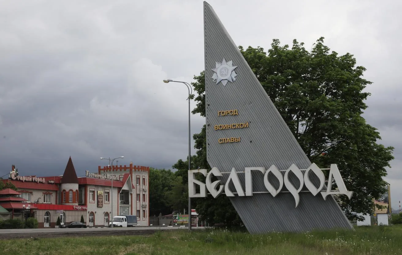 Белгород и Белгородский округ попали под ракетный обстрел ВСУ, погибла мирная жительница.