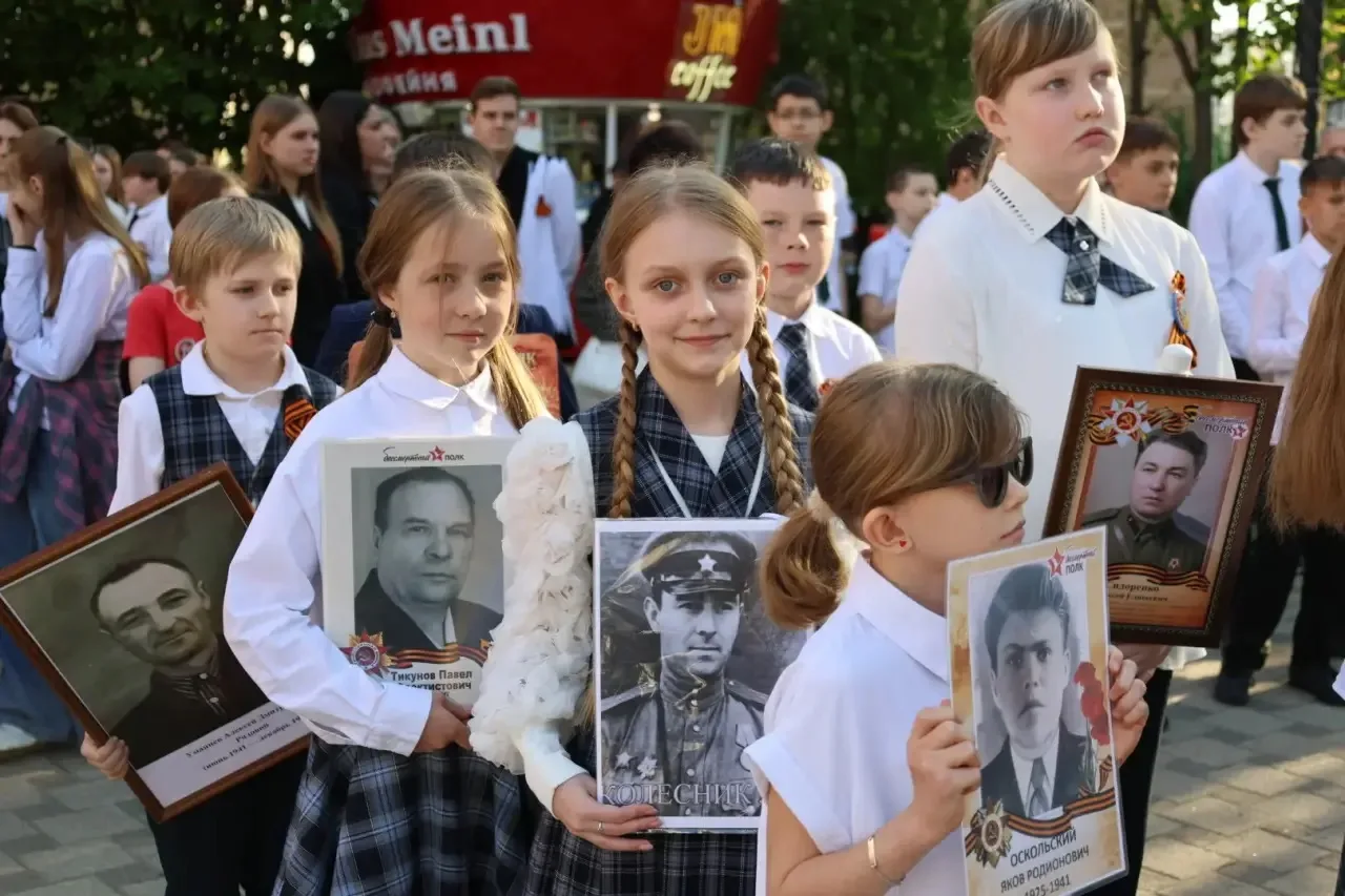 💫Тем временем в сквере «Сердце Губернского» прошел фестиваль «Краснодар – Дом молодежи»   Он объедин