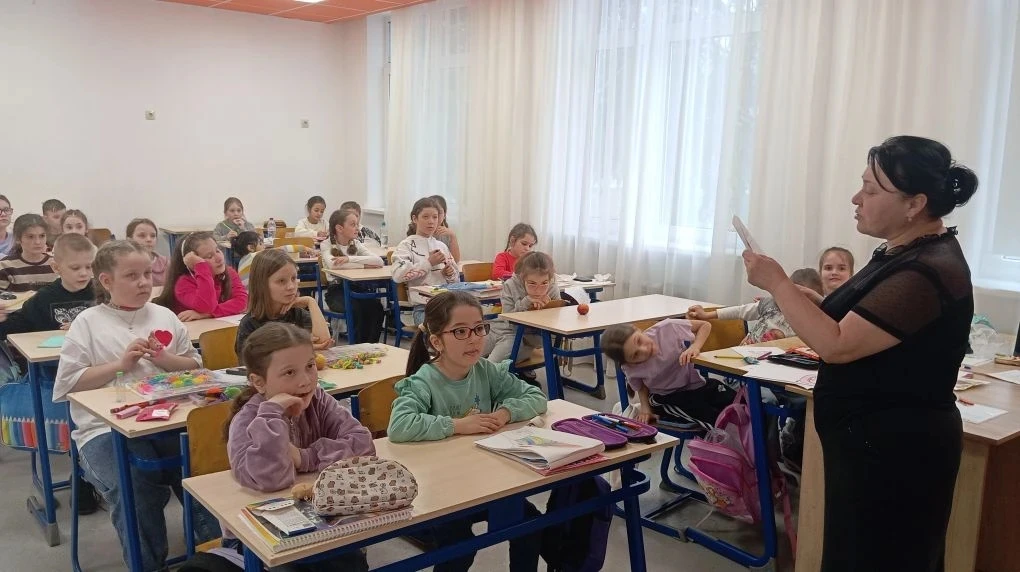 🎉 Второй день в пришкольном оздоровительном лагере "Ирбис" прошёл очень интересно. Ребята рисовали ,