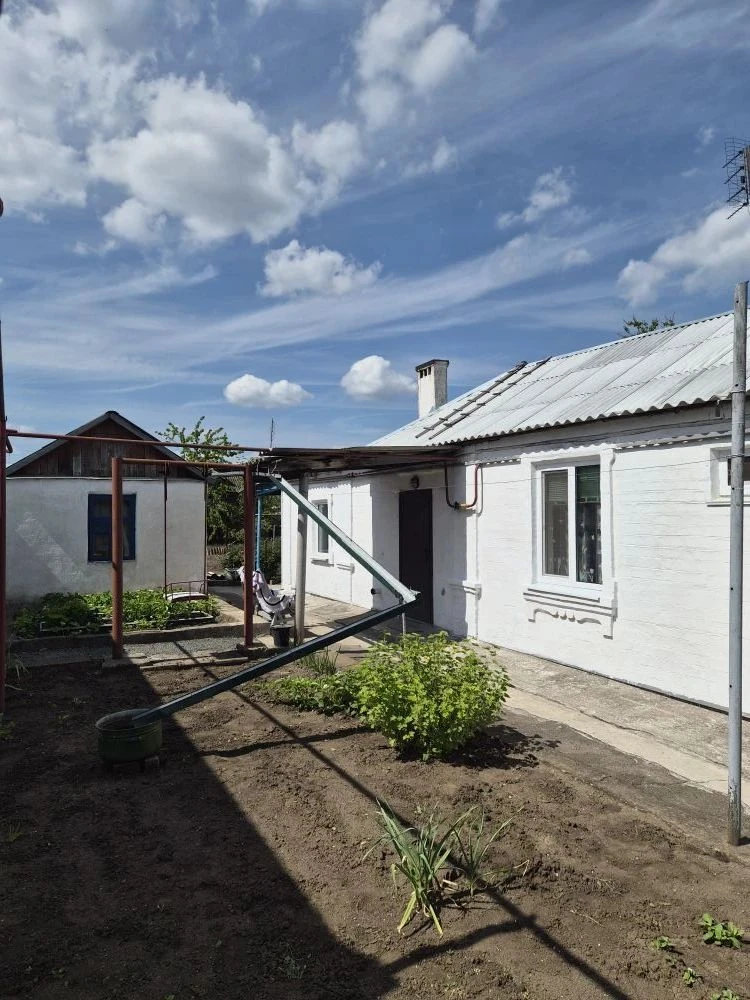 В продажу предлагается 6 комнатный дом на 2 входа в Ильичевском р-не ул. Знаменская.