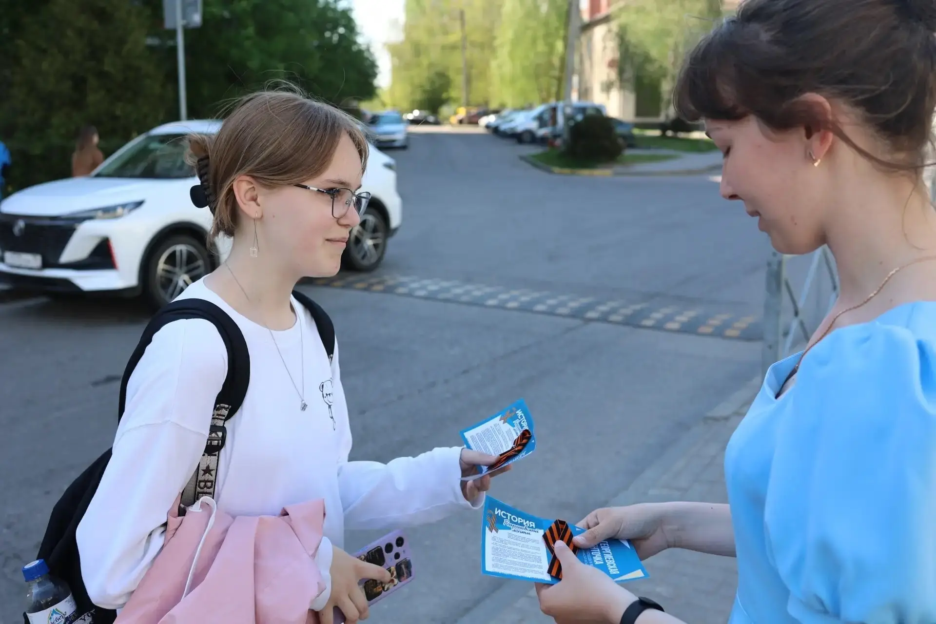 🇷🇺 Акция «Георгиевская ленточка»  Ежегодно в преддверии Дня Победы наша школа становится частью Всер