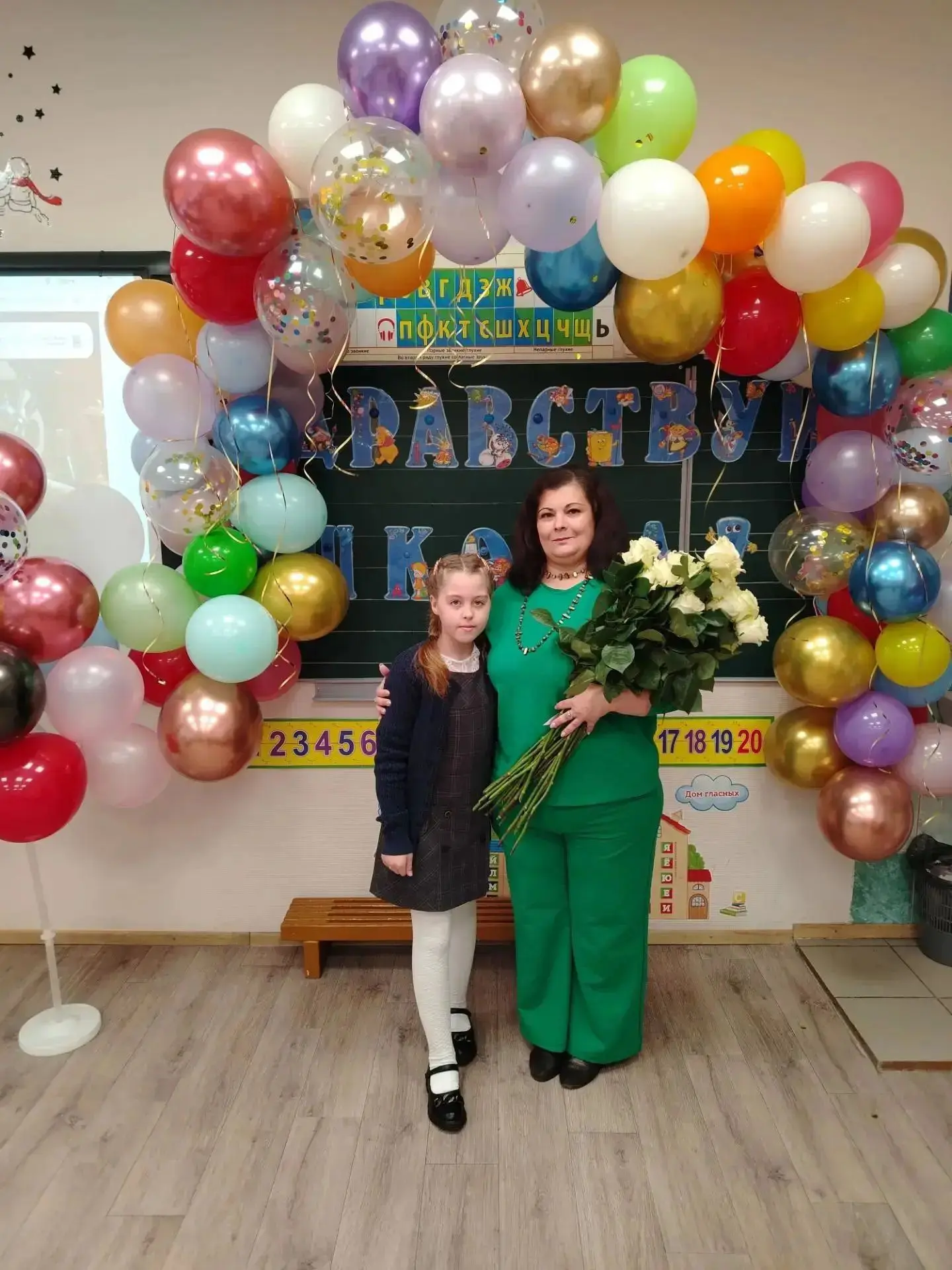 🎉Праздничные линейки прошли в школах у воспитанников центра "Луч"
