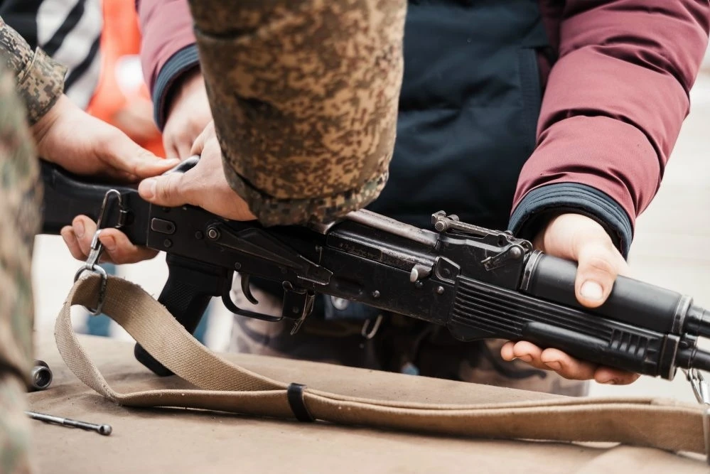 В Твери росгвардейцы передали в зону специальной военной операции больше 70 единиц оружия