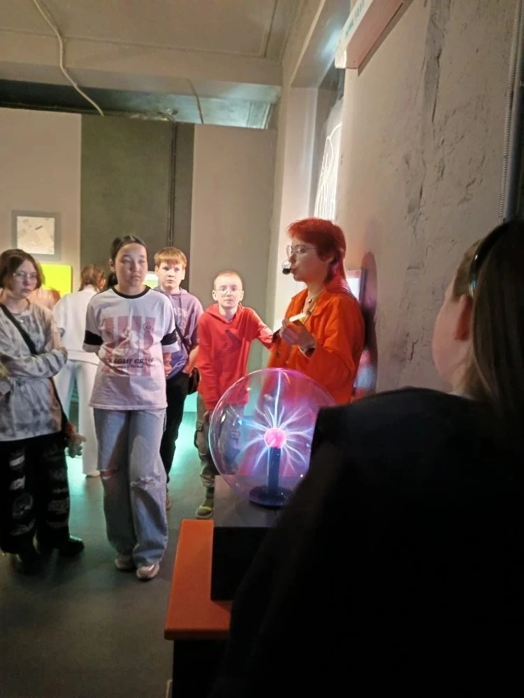 🔬 На каникулах с пользой! ✨  Во время каникул учащиеся 5Л и 7Д классов посетили интерактивный музей 