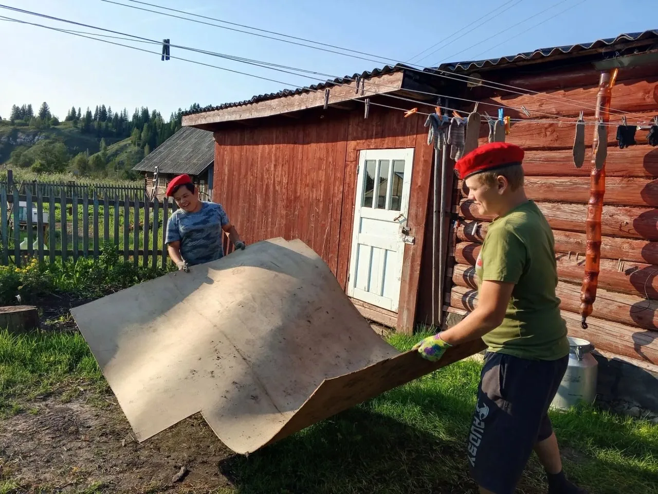 Помощь ближнему: наши юнармейцы в деле