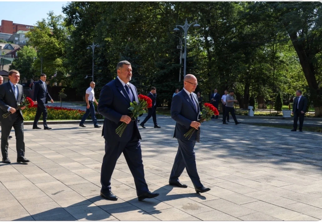 Фёдор Щукин и Сергей Кириенко почтили память погибших в годы Великой Отечественной войны