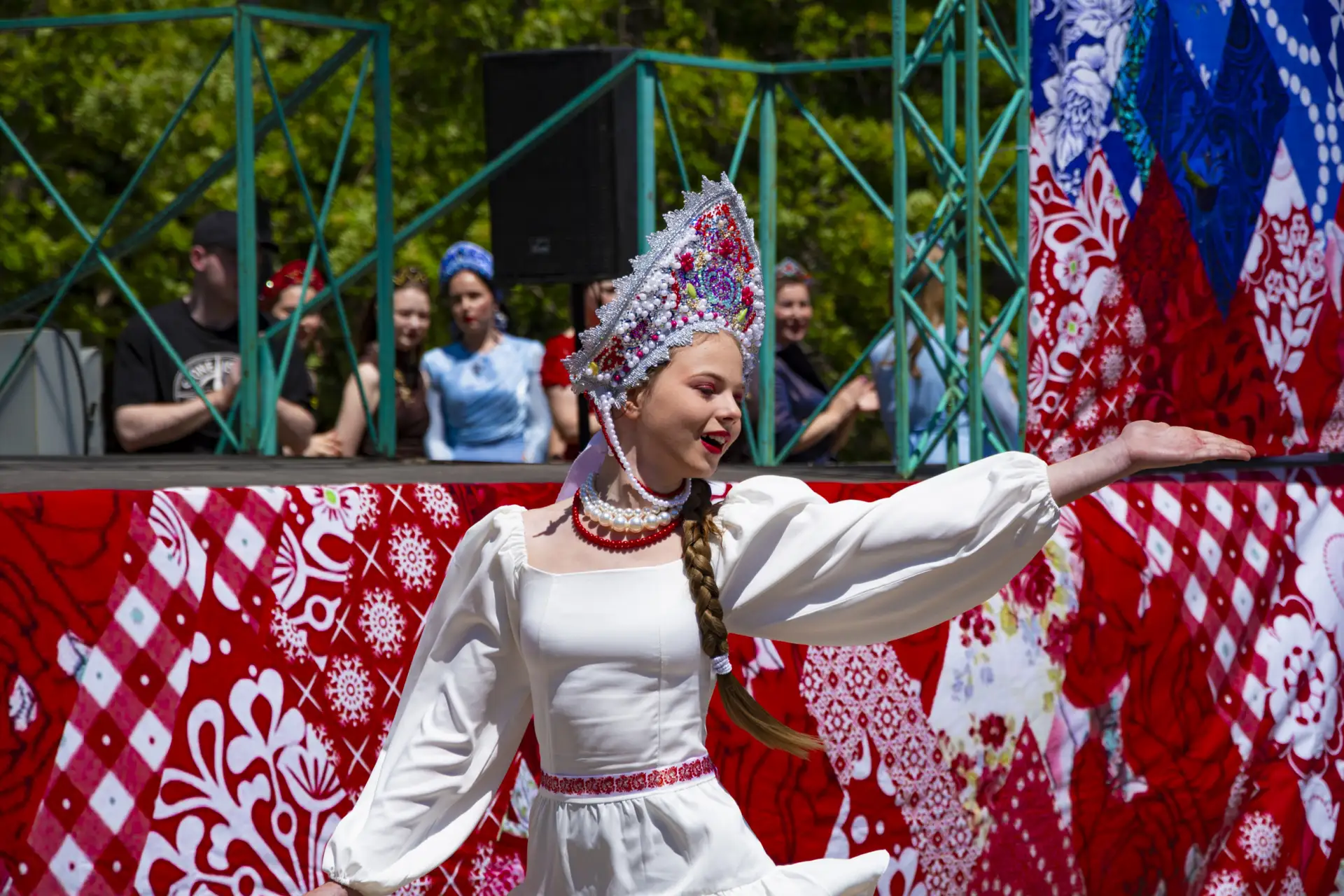 🇷🇺✨ В День России в парке «Дружба» состоялся яркий и красивый конкурс «Кокошник. Искусство. Традиц