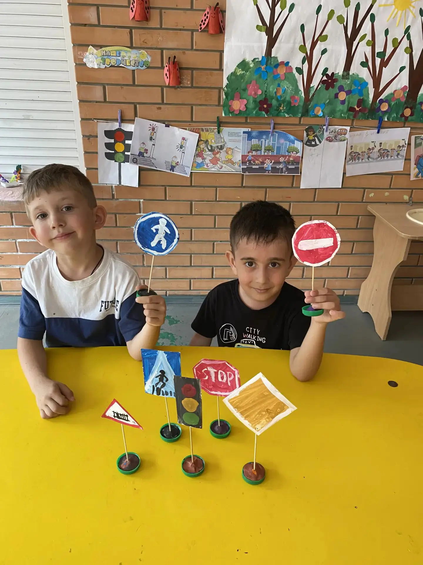 ПРАВИЛА ДОРОЖНОГО ДВИЖЕНИЯ ДЛЯ ДЕТЕЙ 🚦👦👩‍👦✨
КАК ОБЪЯСНИТЬ, ЧТОБЫ РЕБЁНОК ПОНЯЛ

В летнее время д
