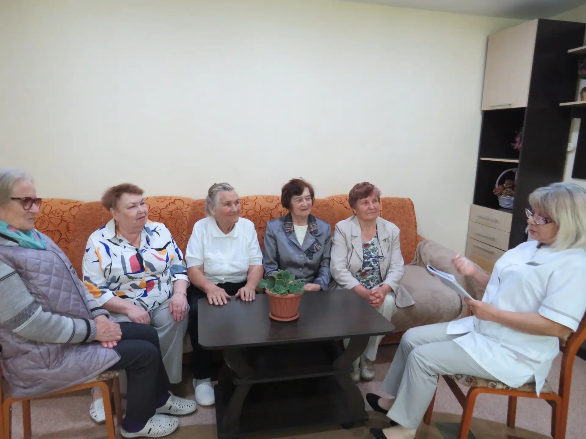 🔔 В ГБУ «КЦСОН Спасского МО» для отдыхающих дневного пребывания проводилась беседа на тему «Темпера