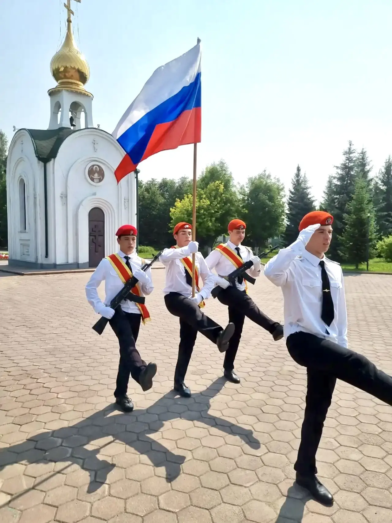🇷🇺Сегодня мы чествуем один из главных символов России. Когда мы видим, как над площад...