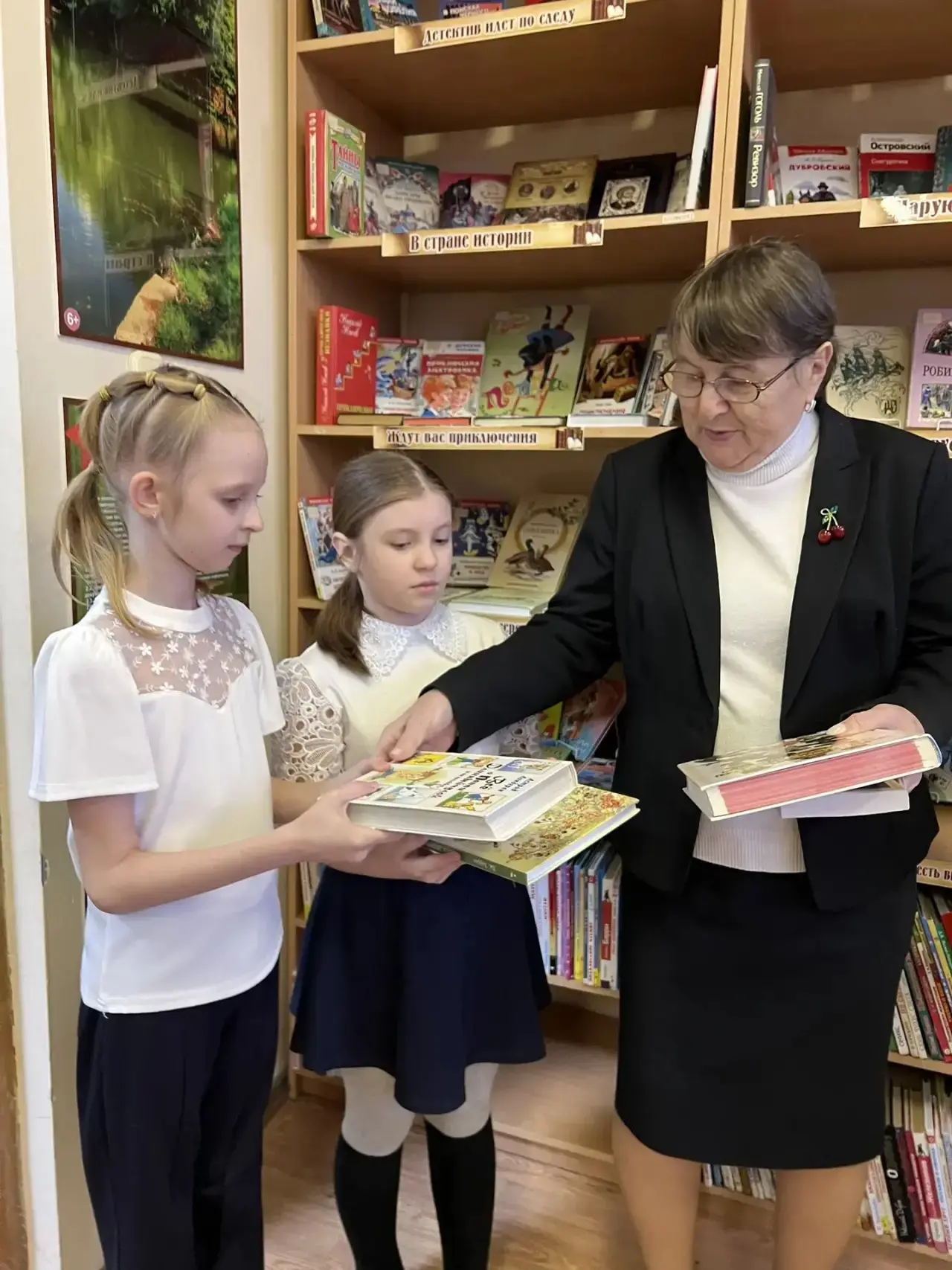 📚 День книгодарения  в нашей школьной библиотеке прошёл великолепно!  🥳 Сегодня мы праздновали День 