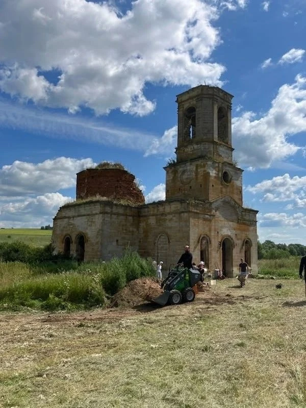 В Альметьевском районе восстанавливают храм Живоначальной Троицы.