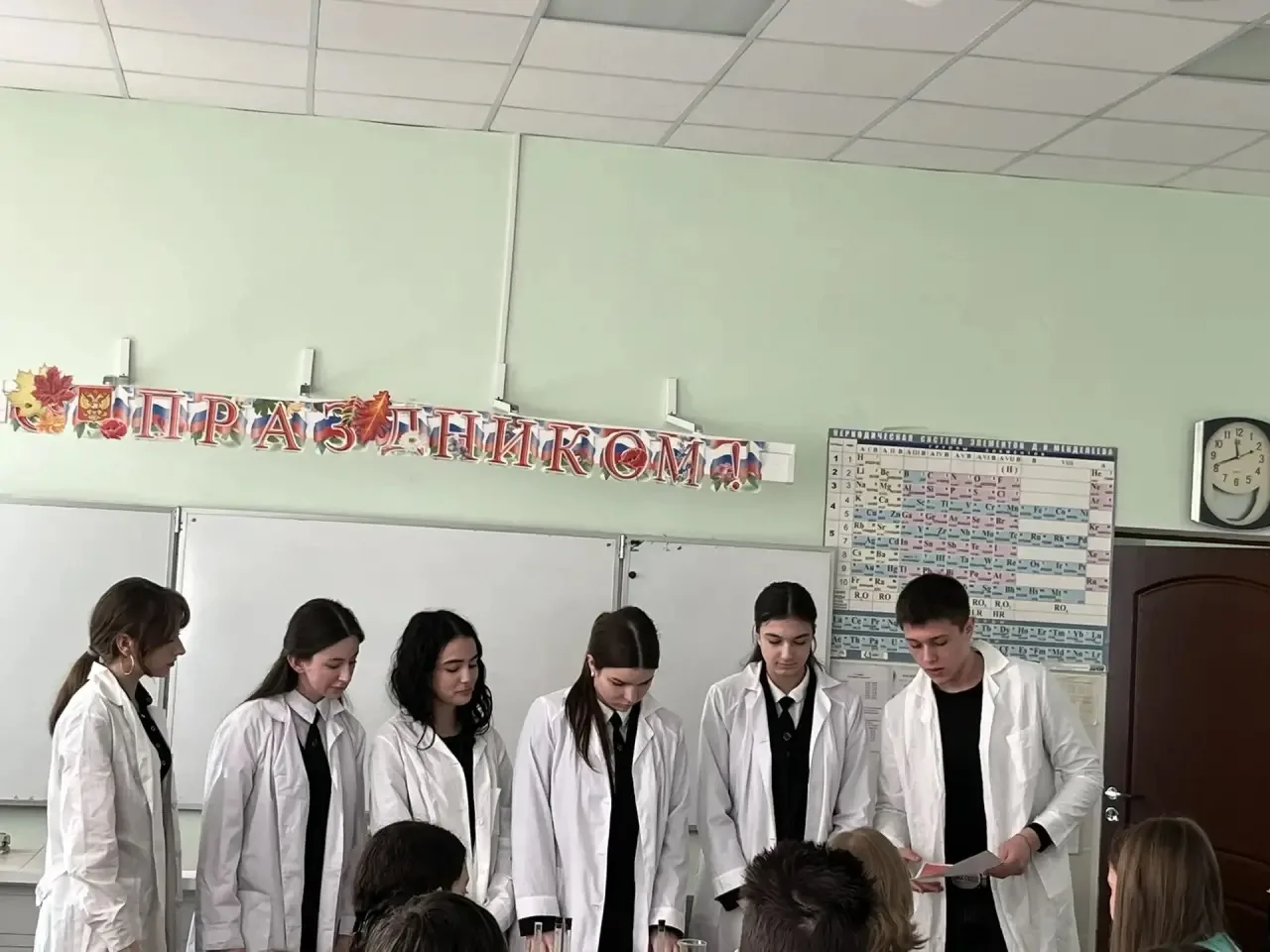 17.03 9 и 10 классы посетили мероприятие « Ароматные приключения» на базе школы 403. Учащиеся познак