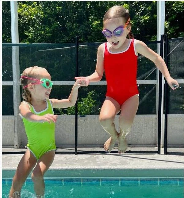 Почему для ребёнка важно выбирать яркий купальный костюм? 🌊👶🏖