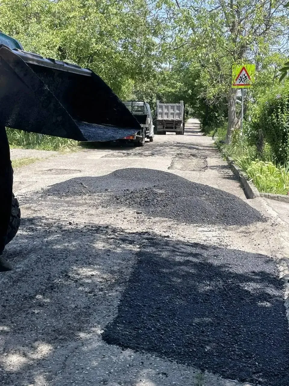 🚧 Ямочный ремонт 🚧 

Сегодня подрядчик проводит работы по асфальтировке нарезанных карт на следующ