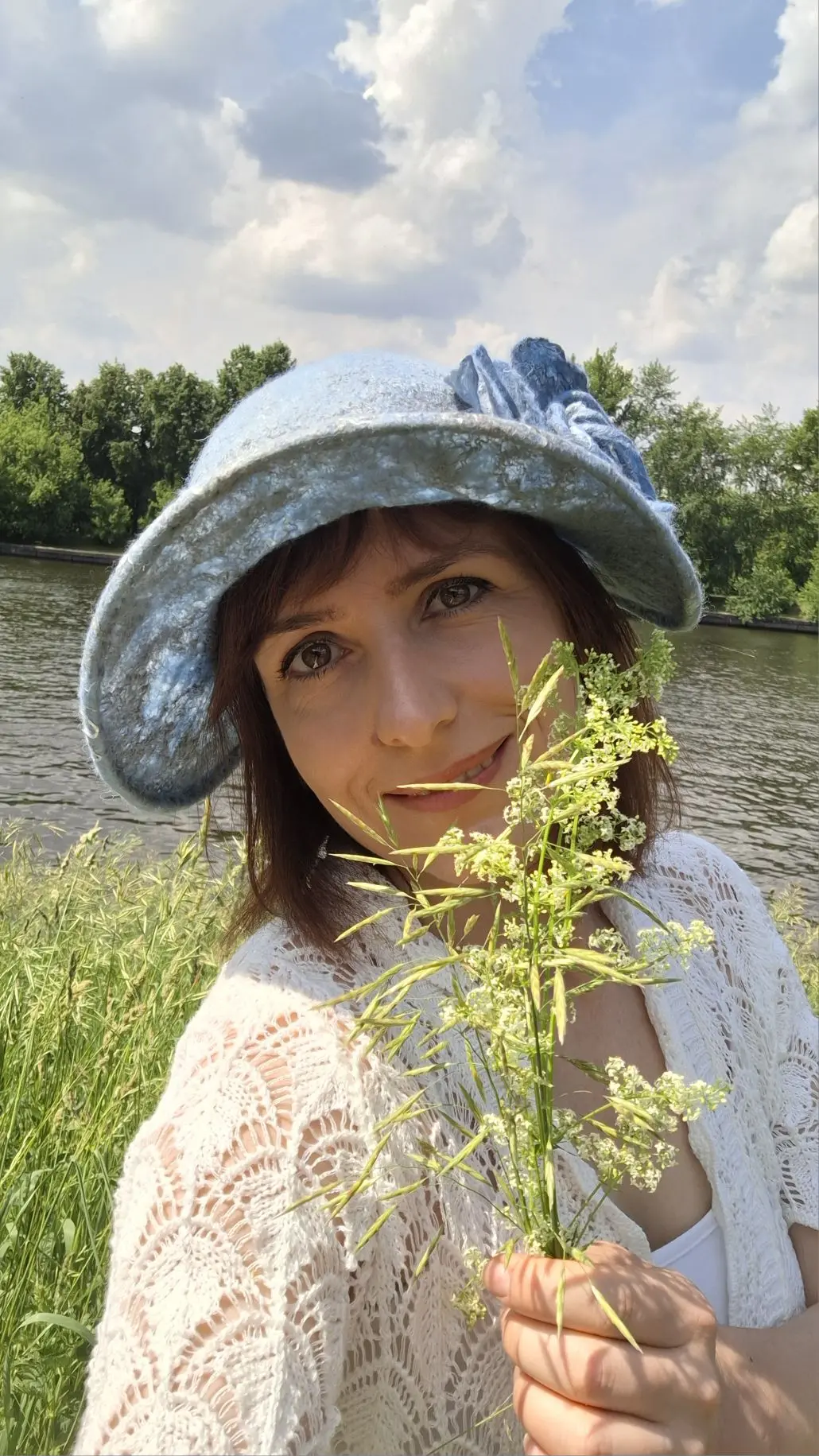 Уже выгуливаю летние шляпки. Прямой эфир по ним завтра, 14 июня в 19.00 🥰