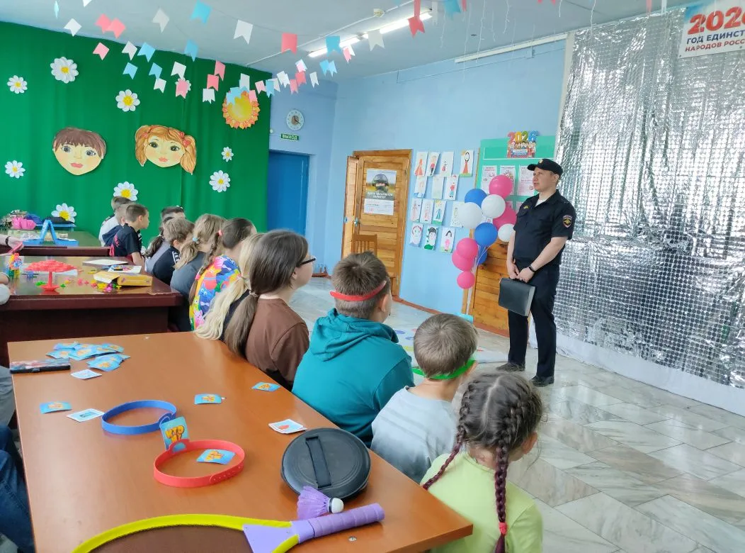 Встреча с инспектором по безопасности дорожного движения
 Когда на сцену выходит инспектор по безопа