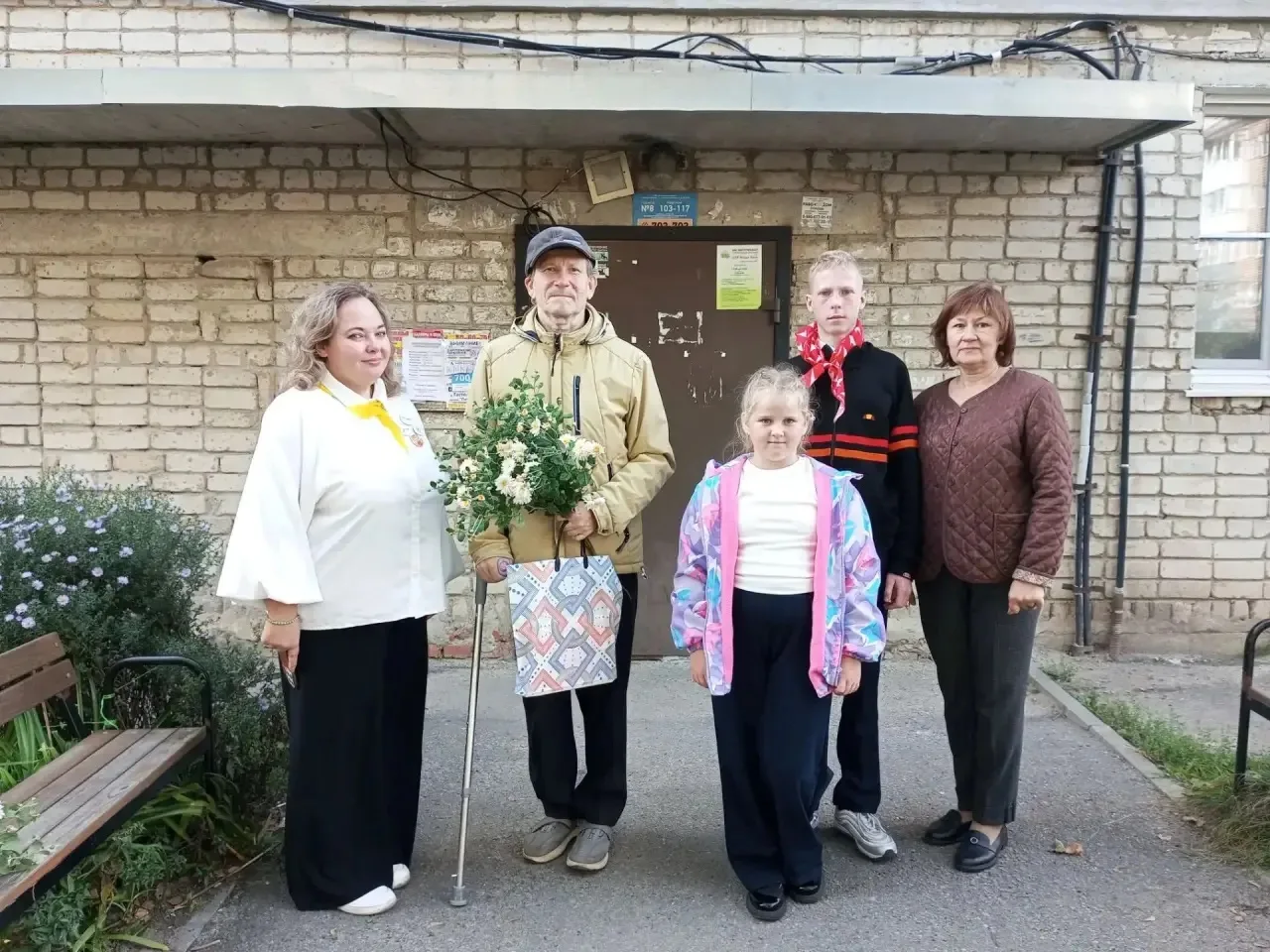 🌸 Визит с любовью и благодарностью: встреча поколений