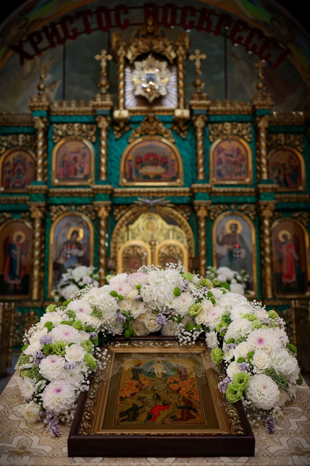 Вечерня праздника Преображения Господня в Свято-Троицком монастыре.