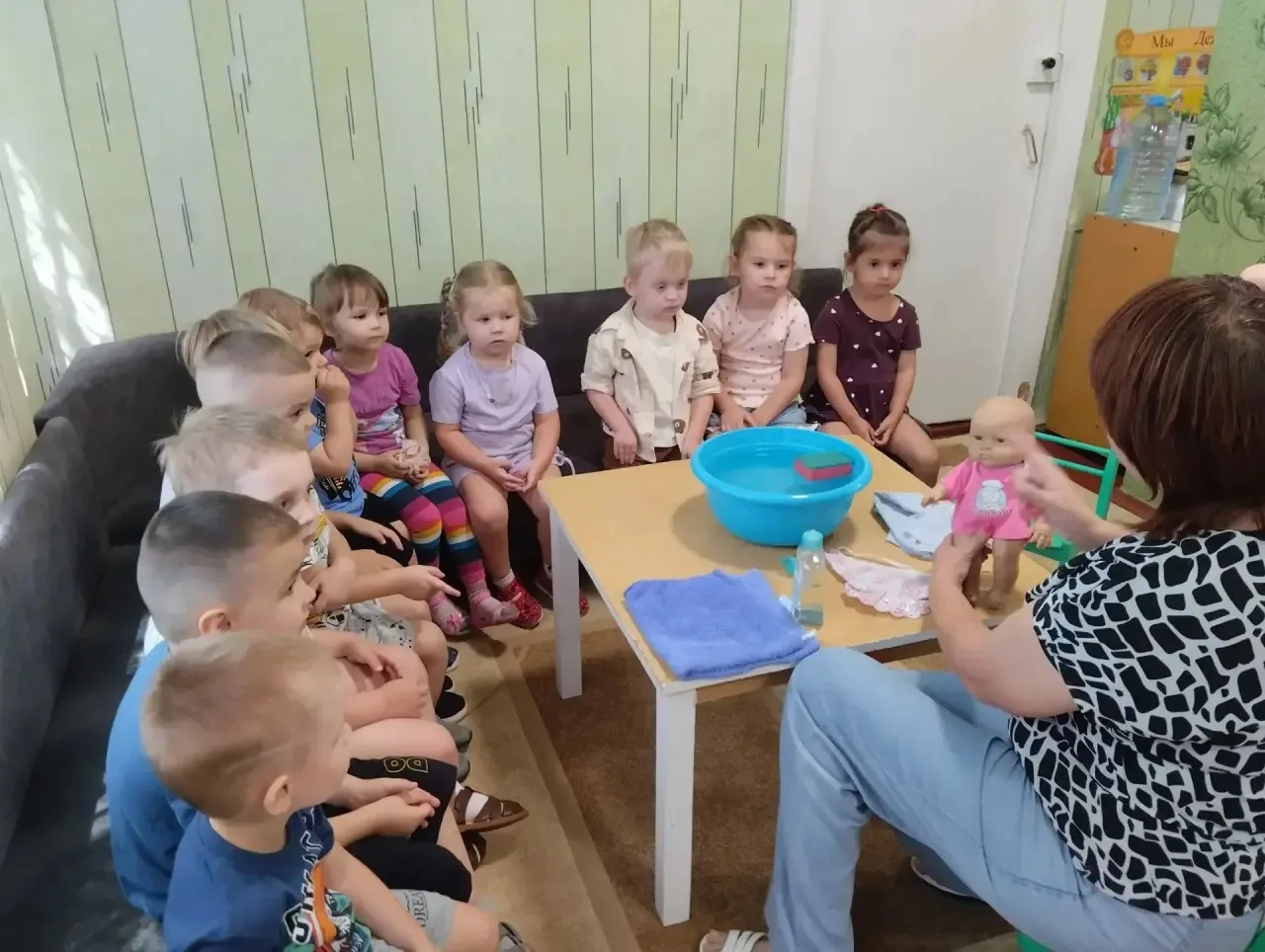 Воспитывать привычку мыть руки, умываться, купаться необходимо прививать детям с ранних лет. Так в п
