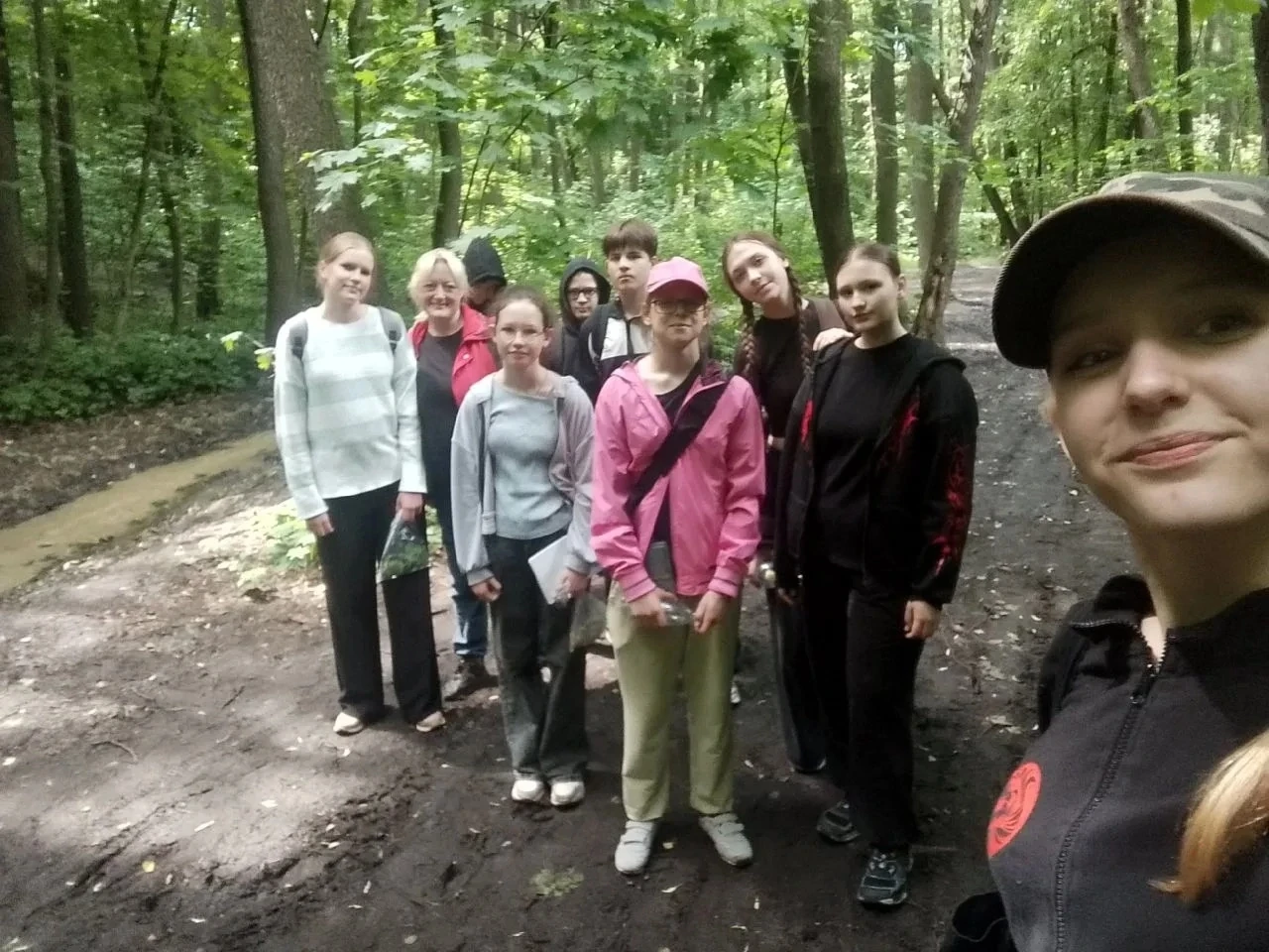 🌲🧪 ВЫЕЗД В ВИННОВСКУЮ РОЩУ: НАУКА СРЕДИ ПРИРОДЫ!

Наш лагерь вышел за пределы аудиторий! День прош