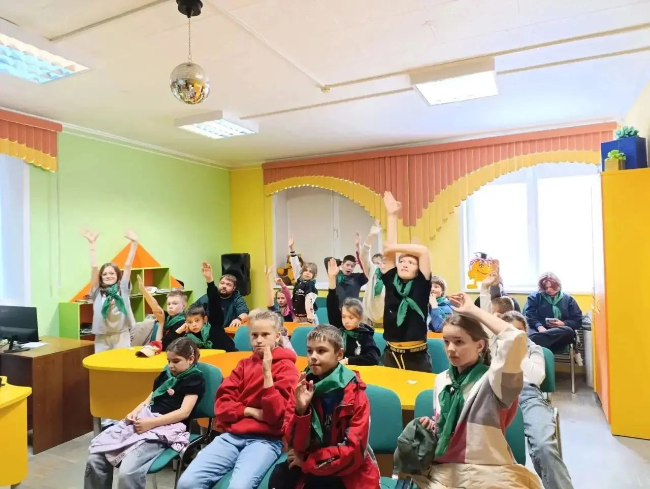 ☀️Пришкольные лагеря муниципалитета продолжают активную работу, ежедневно объединяя сотни детей в ра