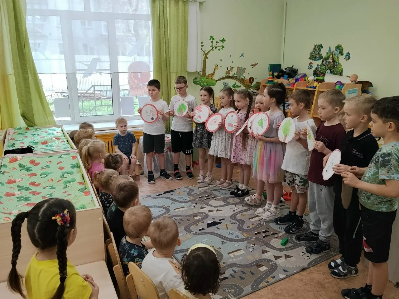 Важной задачей дошкольного воспитания в детском саду является обеспечение безопасности, охраны жизни