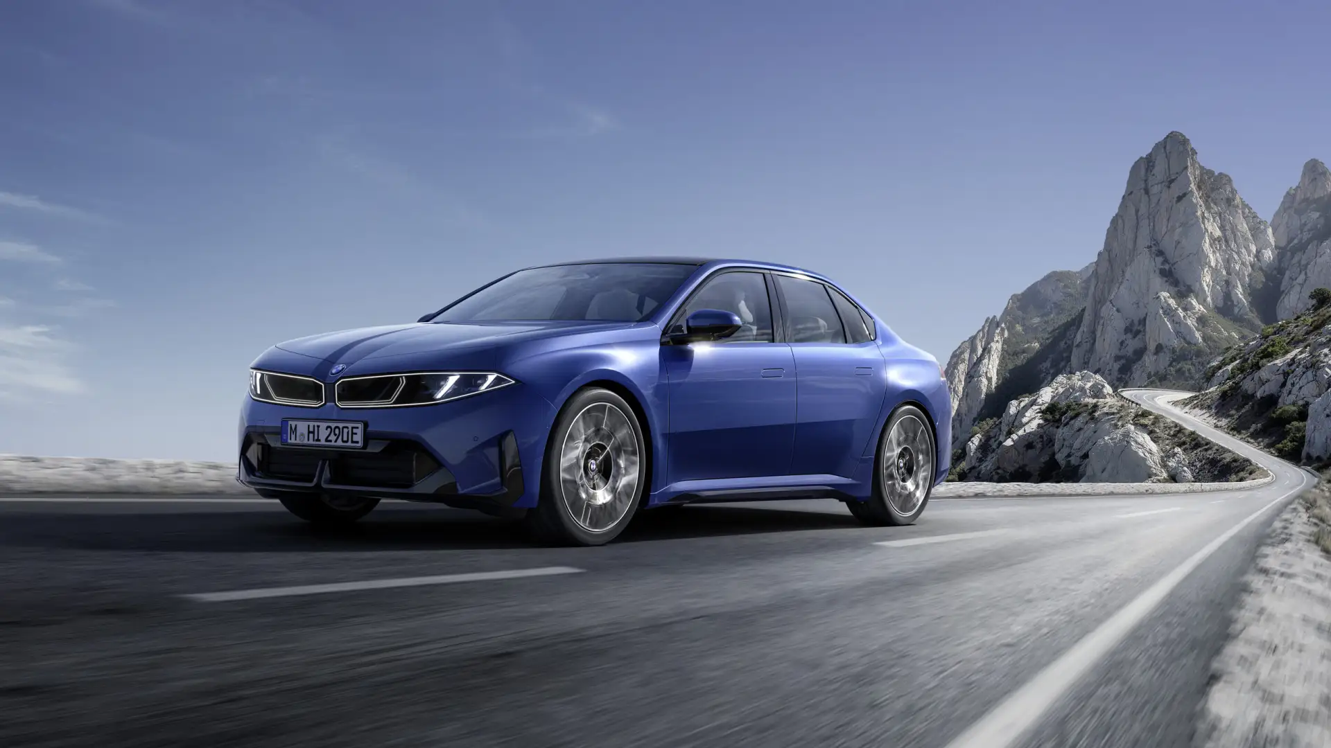 Куда исчезла настоящая BMW и зачем из нее сделали станцию подзарядки для дачи?