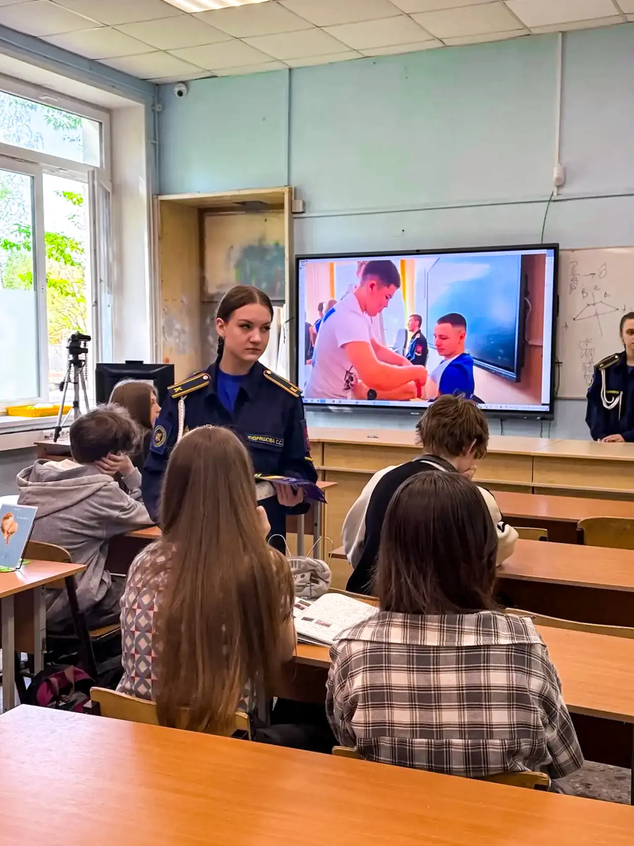 🚒 Спасателями не рождаются — ими становятся. А начинается всё с таких встреч.  В нашей школе прошло 