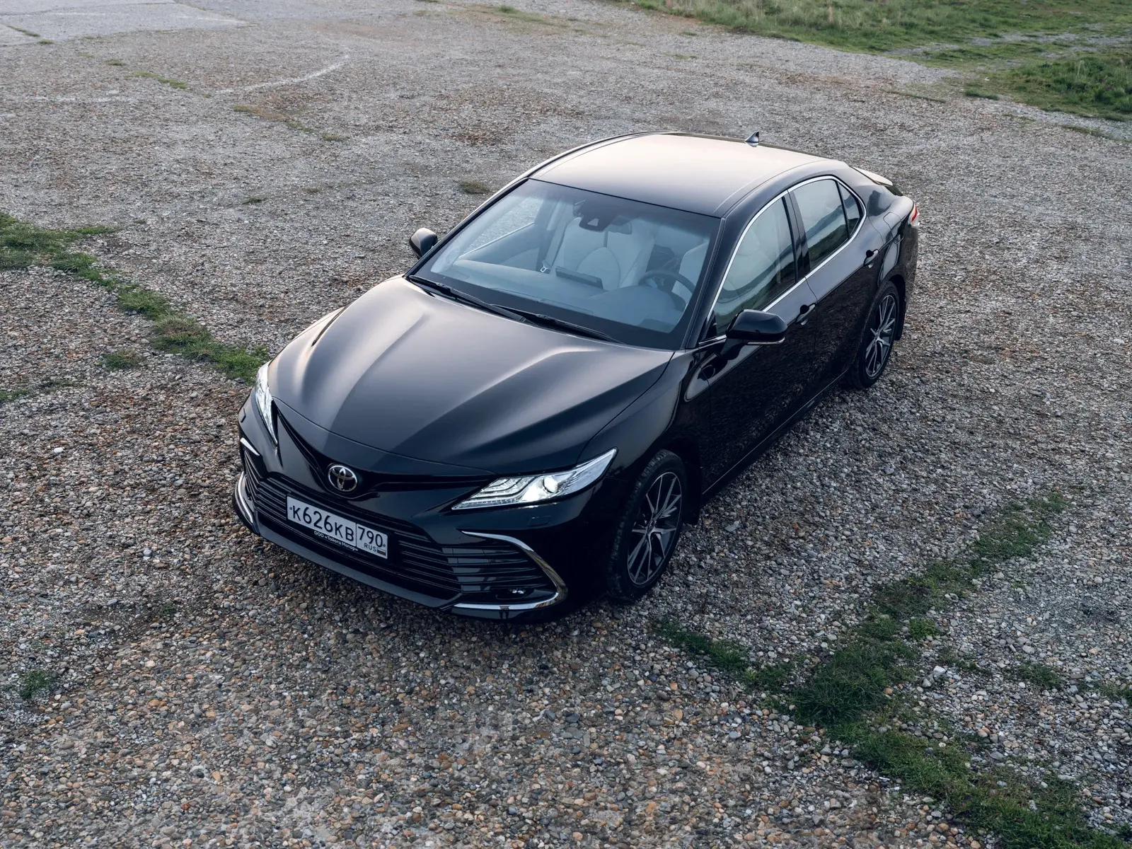 Toyota Camry восьмого поколения (2017-2023) названа самой живучей машиной на российской вторичке. К 
