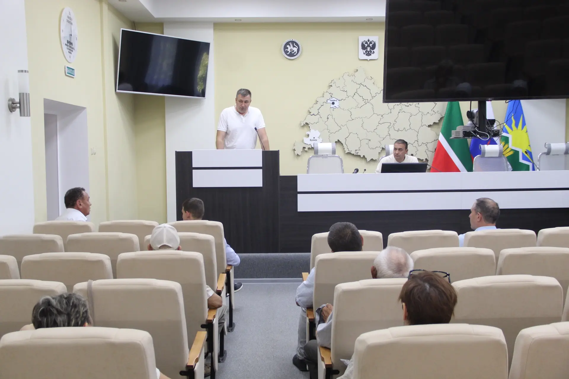 Провели встречу со старшими многоквартирных домов. Обсудили вопросы благоустройства, содержания двор