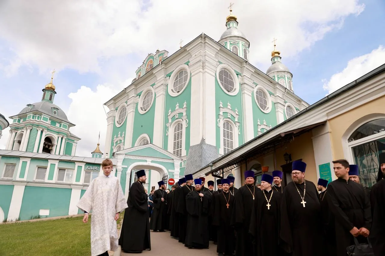 В Смоленске прошёл крестный ход в честь равноапостольных Кирилла и Мефодия   🔸В День славянской пись
