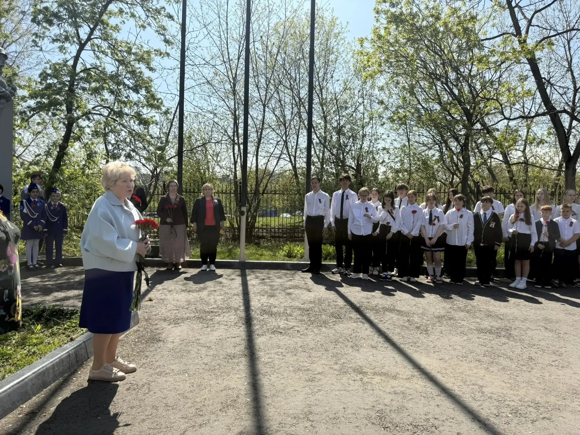 Утром 4 мая в школе состоялась торжественная линейка, посвящённая старту Вахты Памяти в рамках мараф