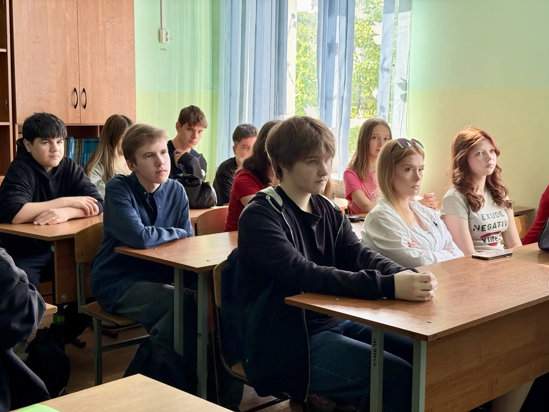 🤝 Сегодня на занятии «Разговоры о важном» наши ученики вместе с педагогами обсудили тему: «Ценности,