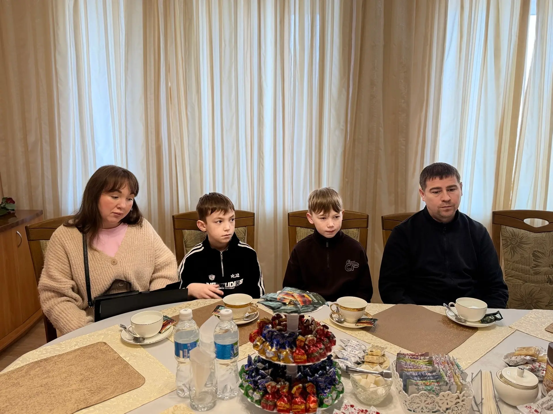 В администрации Канашского муниципального округа Валерий Чернов передали ордена Мужества семьям поги