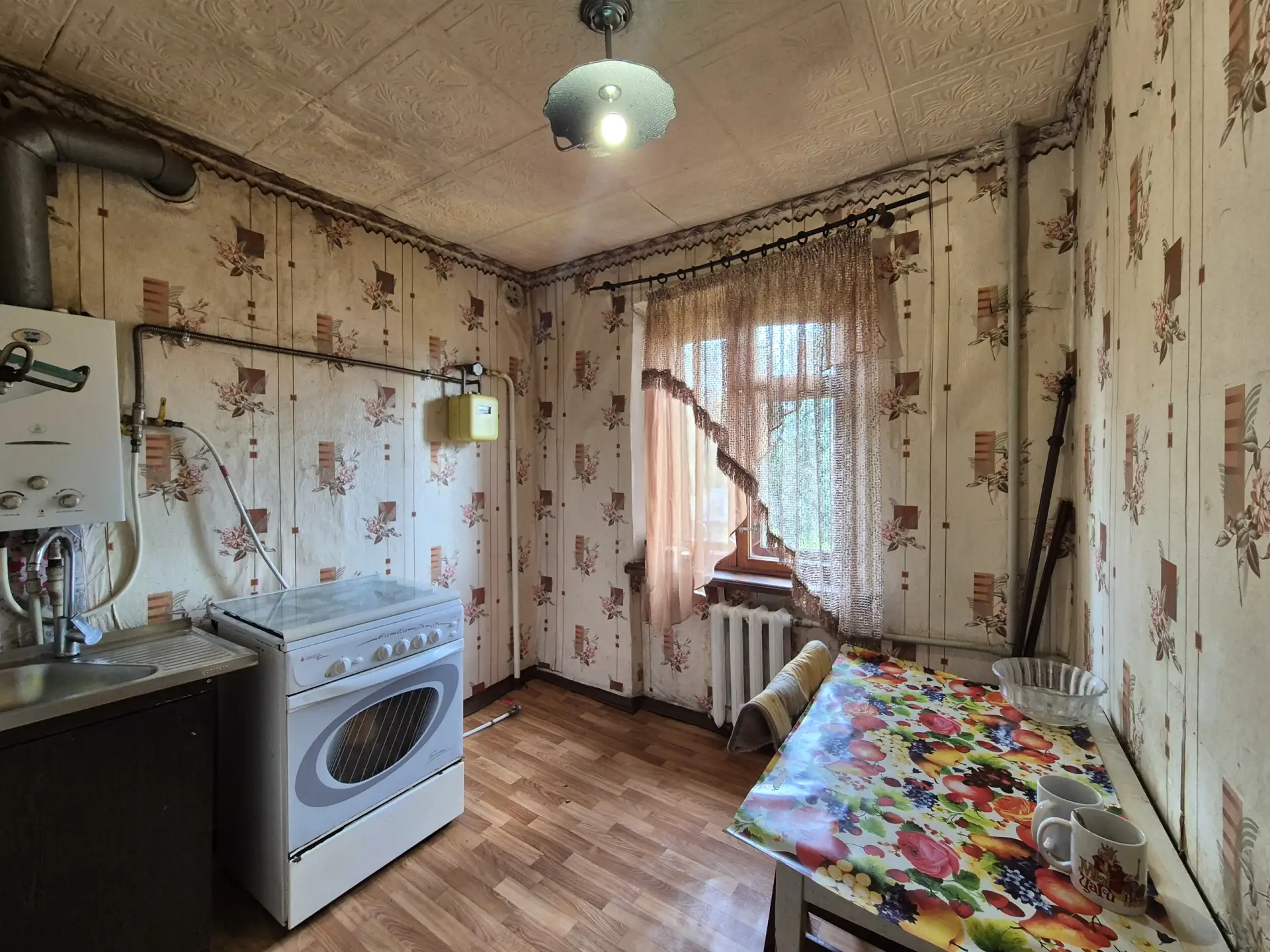 Продам 2х ком.кв-ру, ул.Герцена 20, 5/5, р-он МФЦ. Крыша шиферная, домиком- не течет. О...
