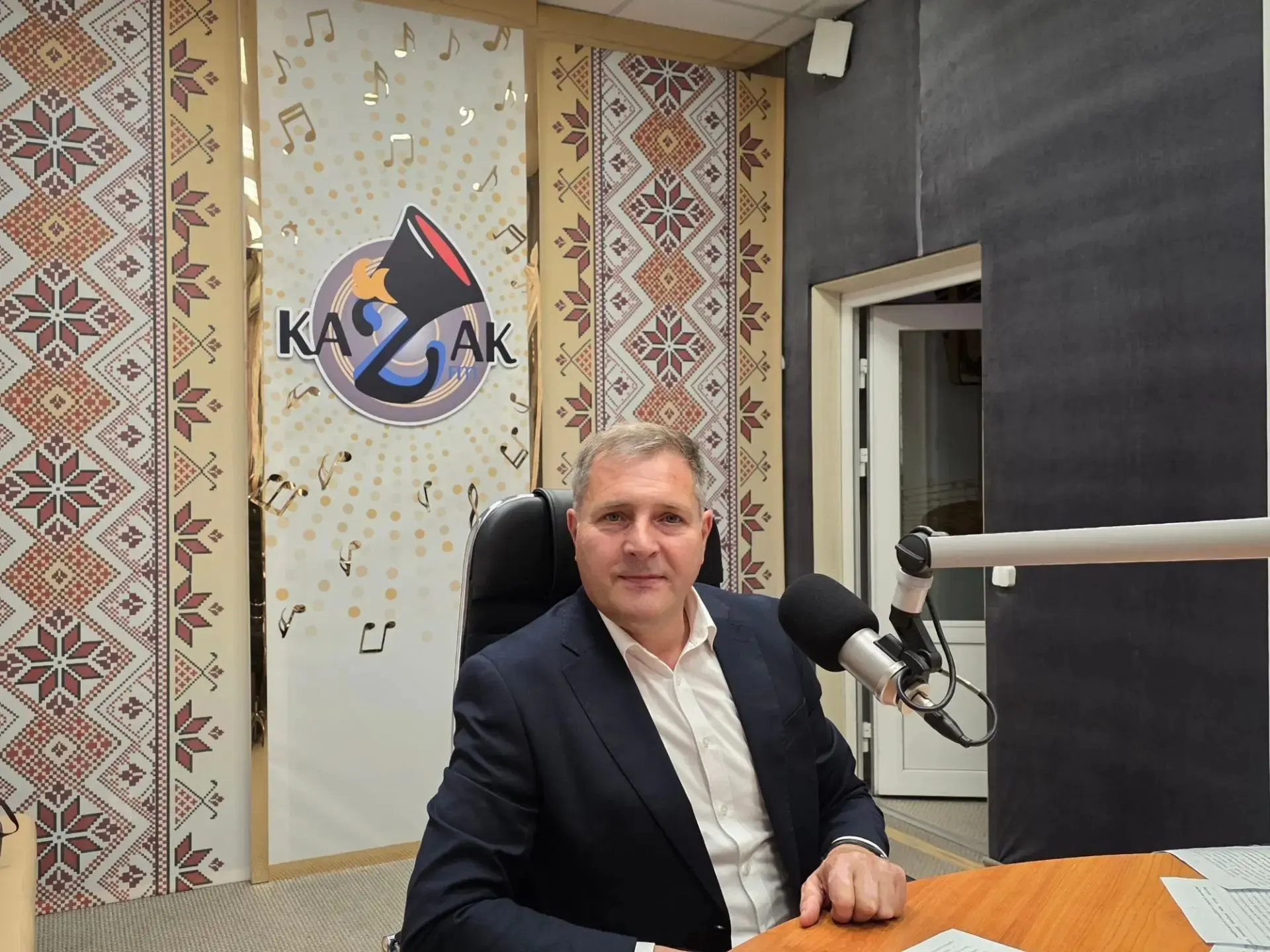 Депутат ЗСК Игорь Брагарник побывал на радиостанциях «Казак FM» и «Первое радио Кубани»