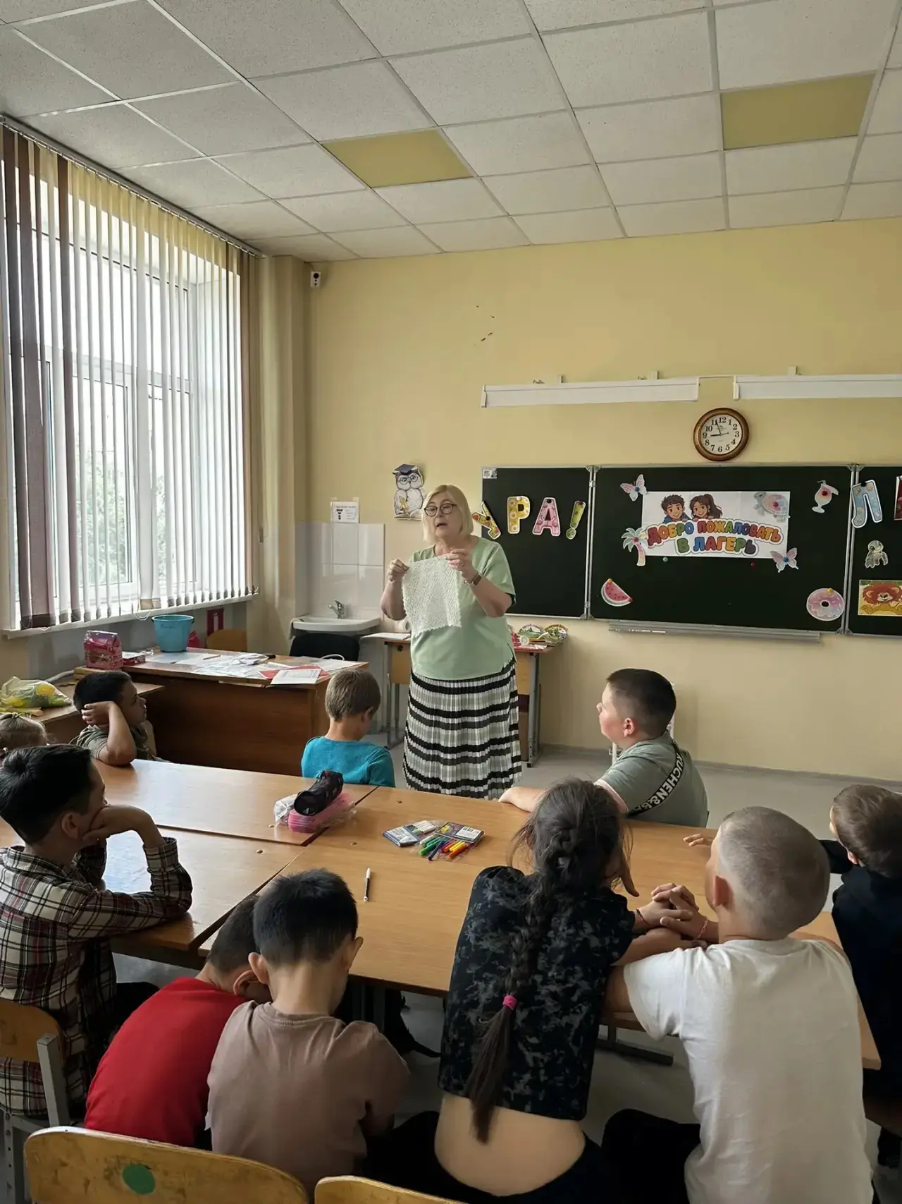 🥳 День Вожатых и волшебство Оренбургского платка в нашем школьном лагере! 🥳

Сегодняшний день в на