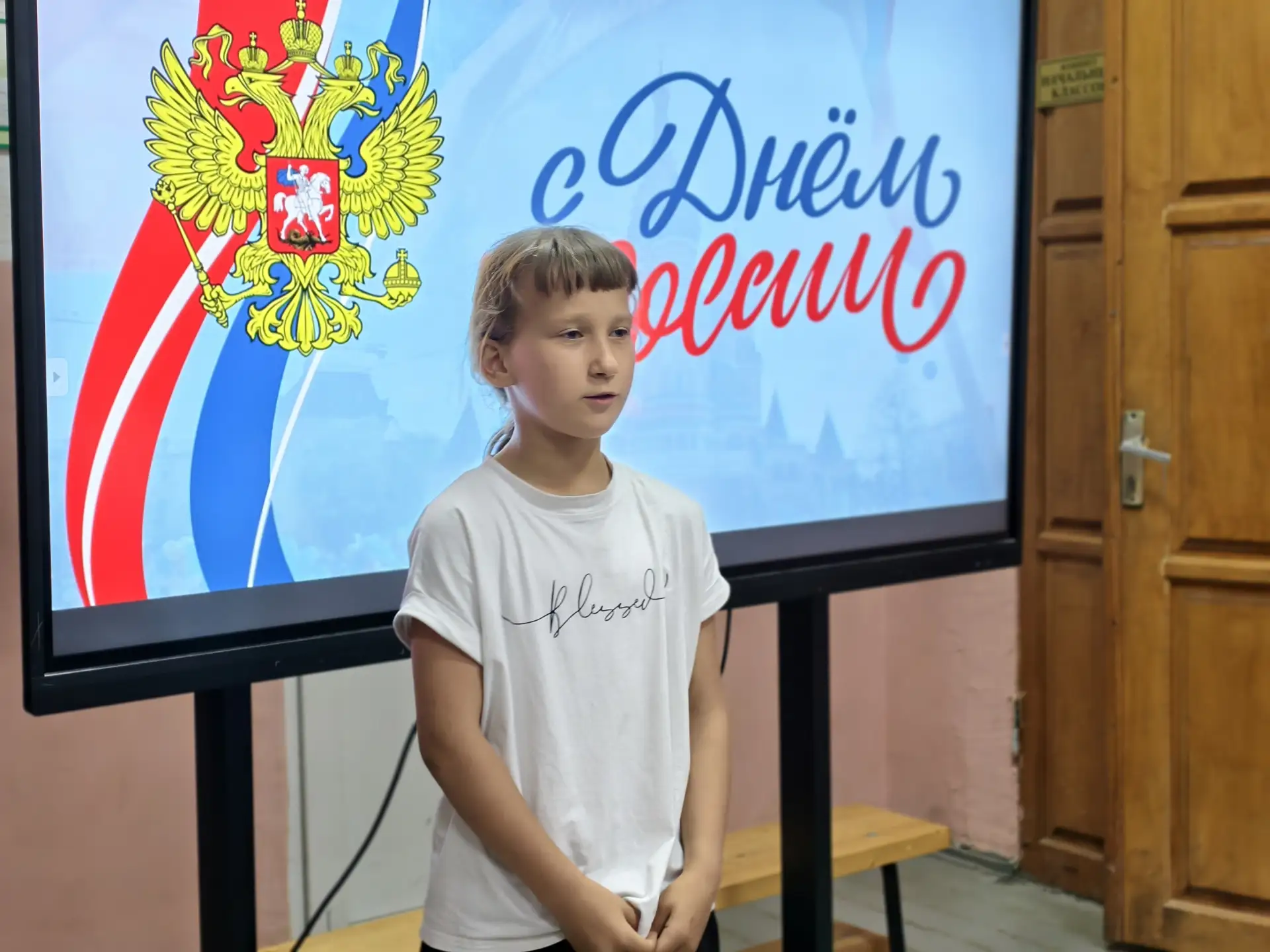 С утра в лагере "Радуга" у ребят приподнятое настроение. Мы празднуем День России!

Еще накануне в л