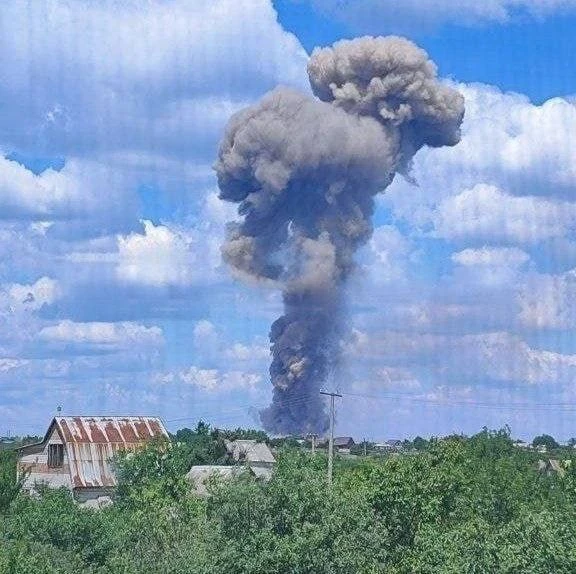 💥 Мощный взрыв в Павлограде Днепропетровской области

▪️Армия России работает по целям, в небо подн