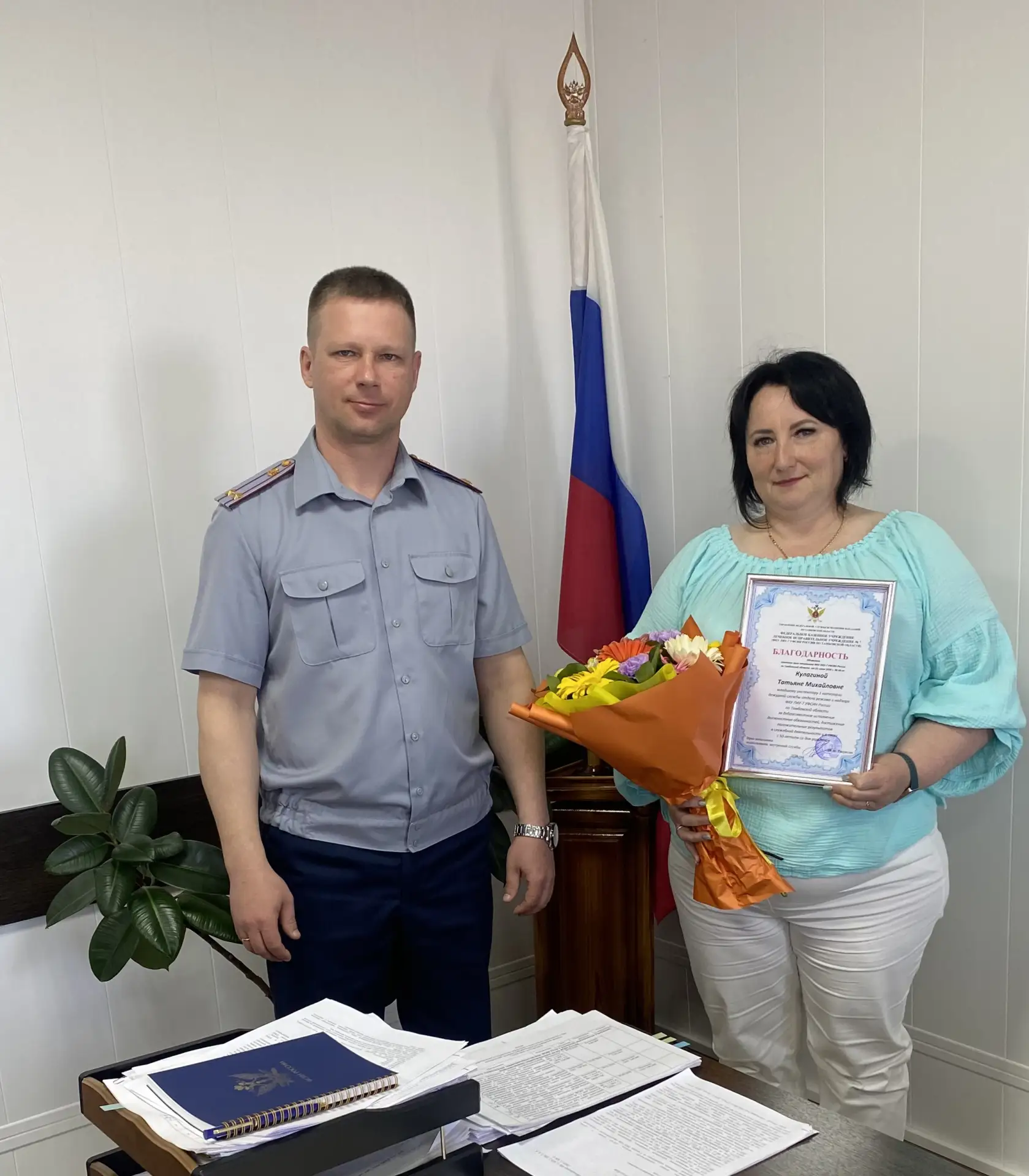 В ЛИУ-7 поздравили с юбилеем старшего инспектора дежурной службы Татьяну Кулагину