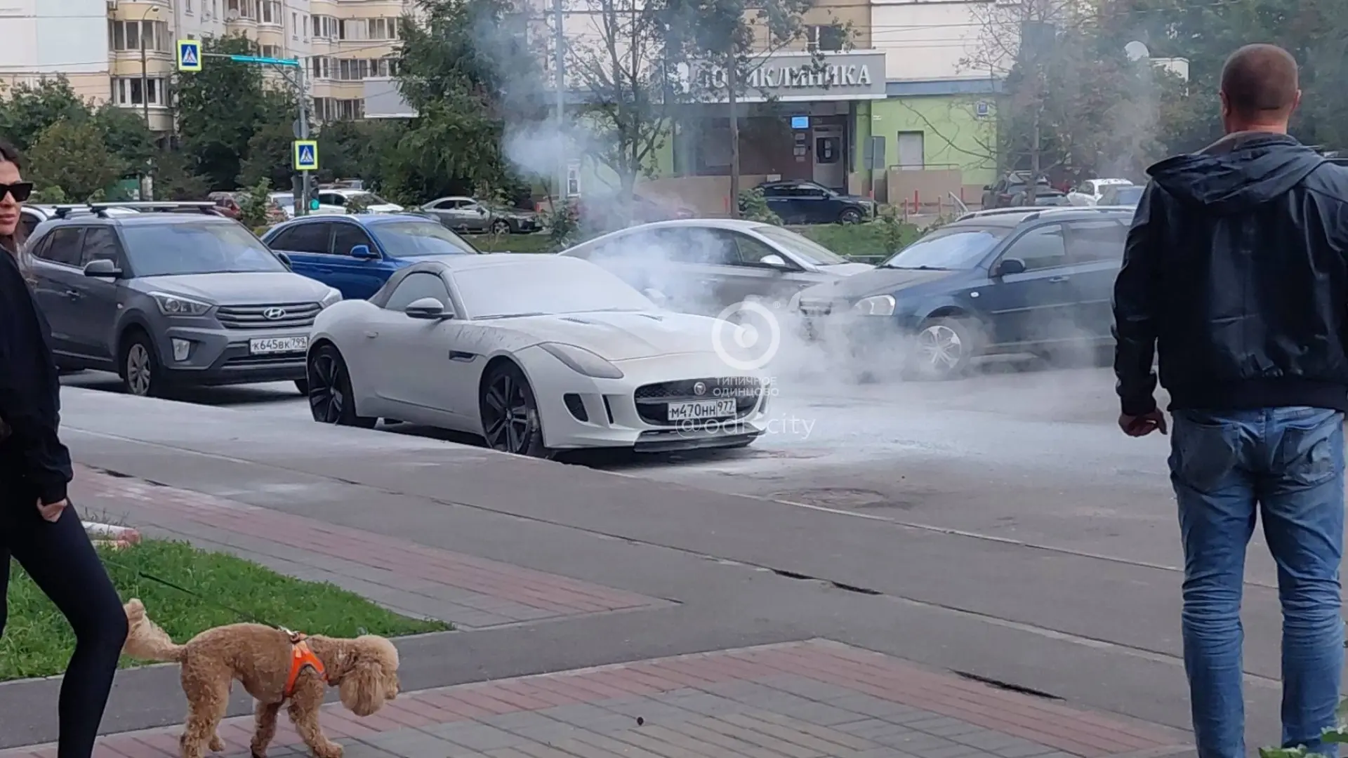 В Трехгорке сегодня загорелась машина