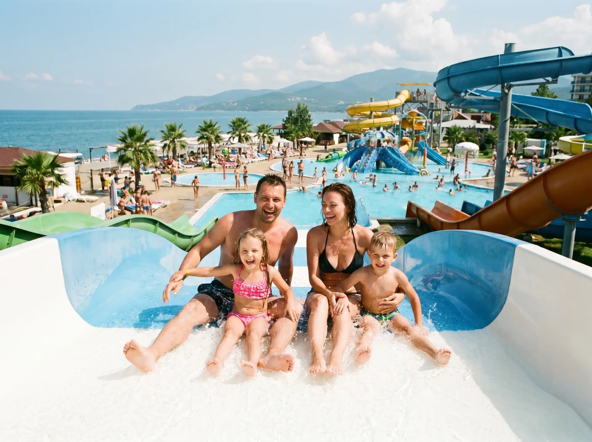 Семейные маршруты Чёрного моря: куда сходить с детьми 🏖️👪