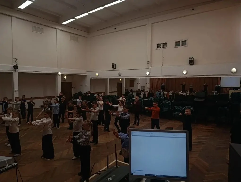 Вчера в корпусе нашей школы на Яхтенной прошли мероприятия, приуроченные к Дню космонавтики. Ученики