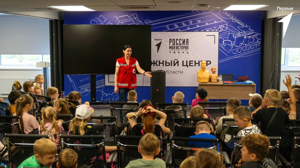 Ребята из пришкольного лагеря побывали на мастер‑классе от Красного Креста по первой помощи! 
На пра