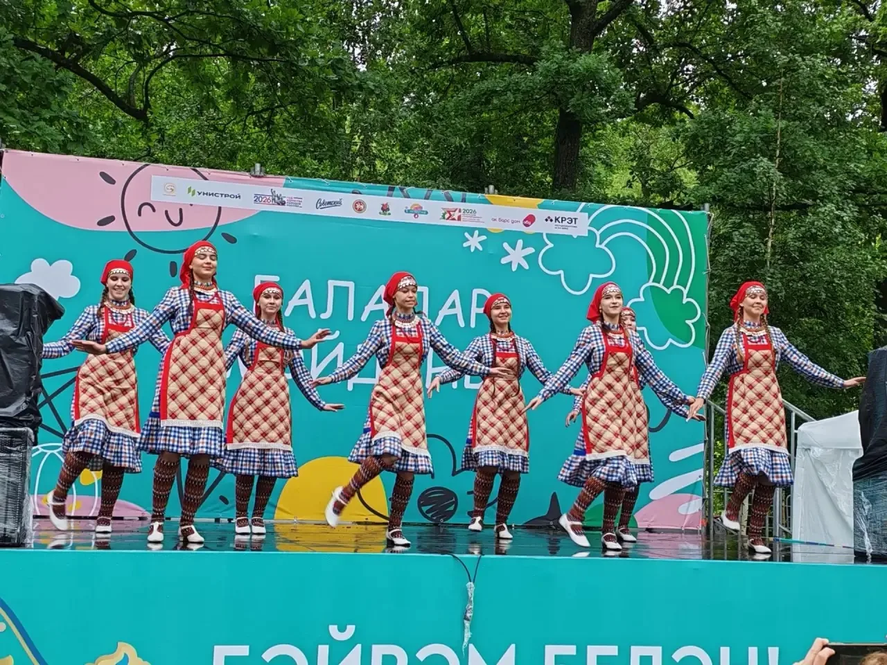 Образцовый хореографический коллектив Солнышко под руководством педагогов Досовой А. А. и Досова С. 