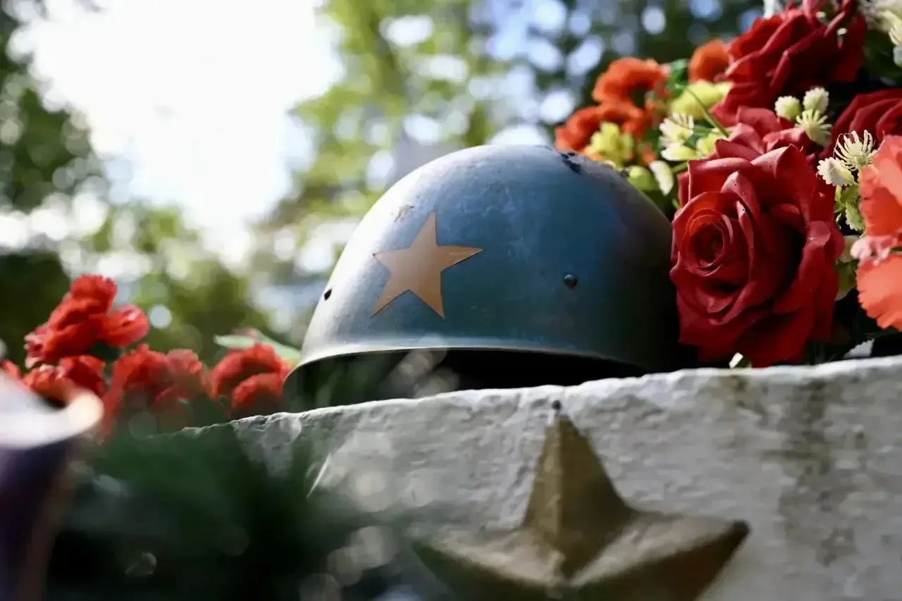 В посёлке при станции Войбокало состоялась памятная акция у братской могилы — госпиталь...