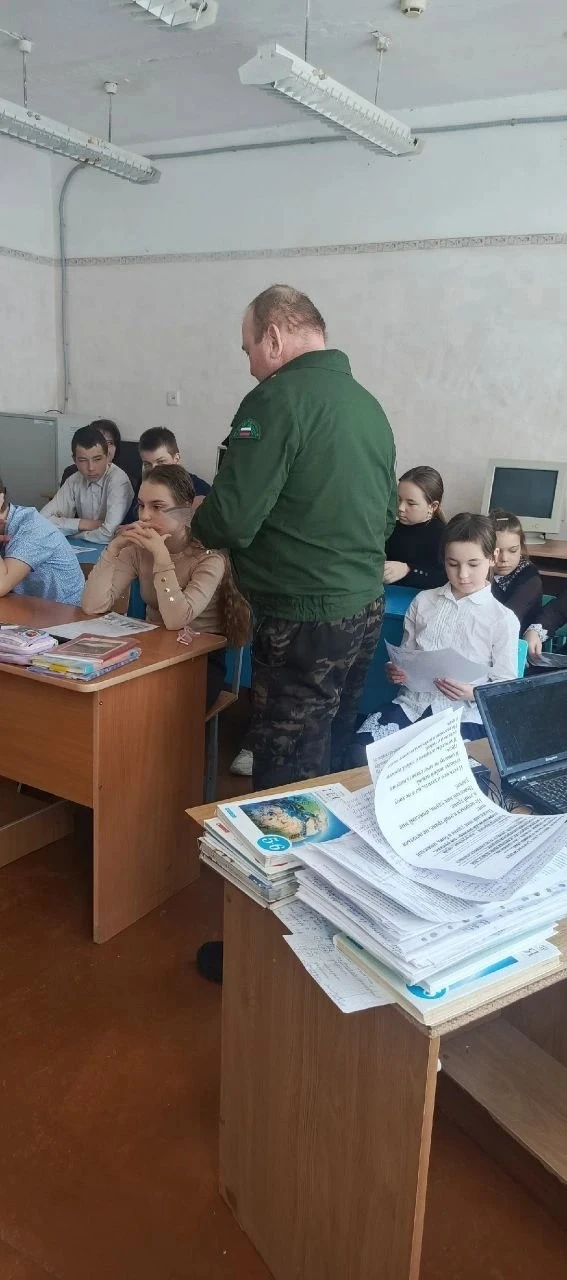 Мастера леса Городищенского-Юловского участкового лесничества  провели беседу с учениками  школы с. 