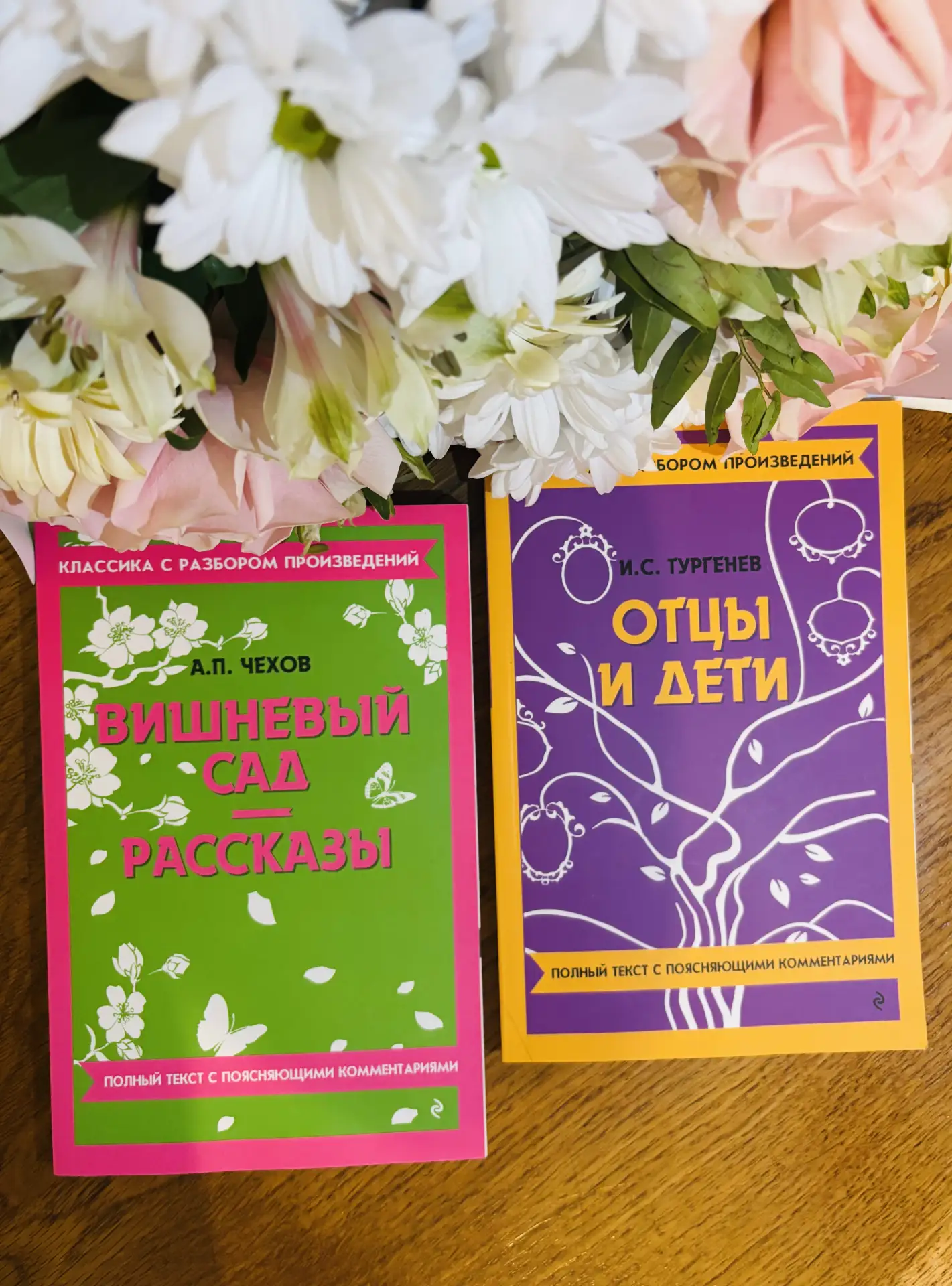 Друзья, сегодня мы полистаем две книги — и я затрудняюсь сказать, а для кого всё же они?