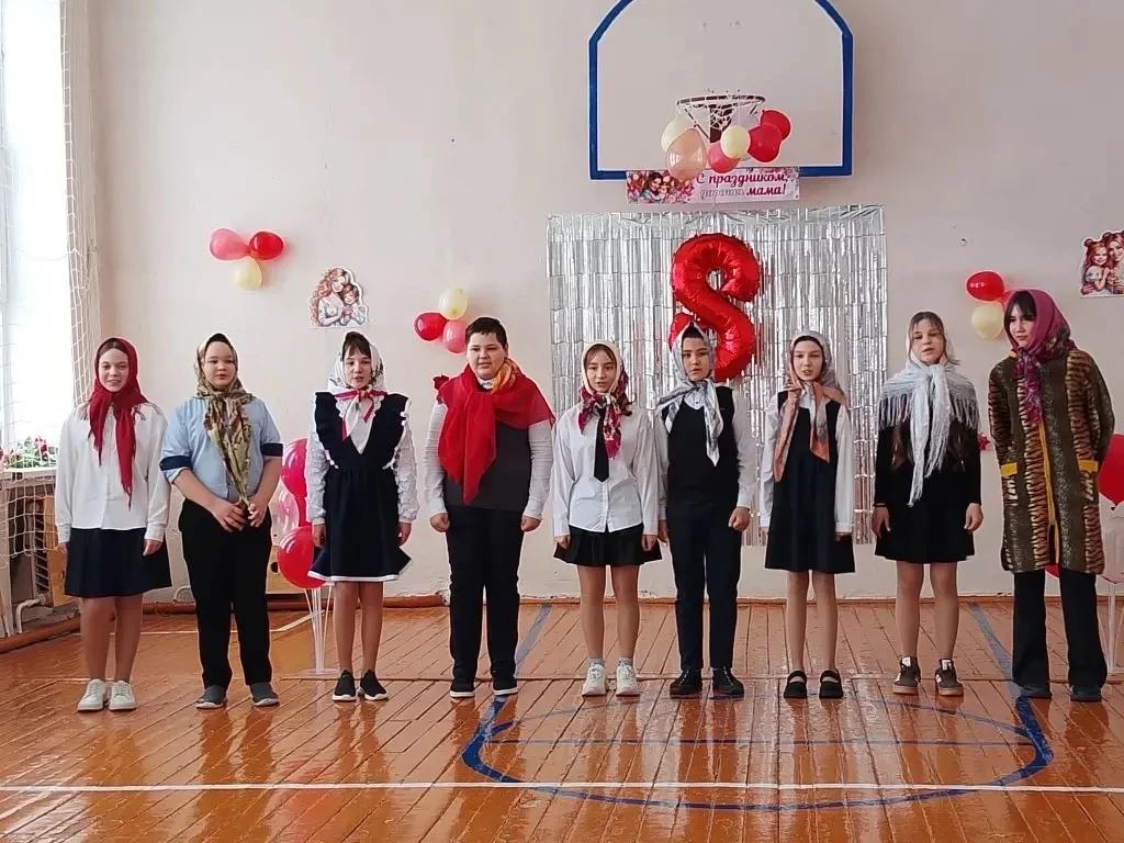 Весна, таланты и улыбки: как в нашей школе отметили 8 Марта! 🌷